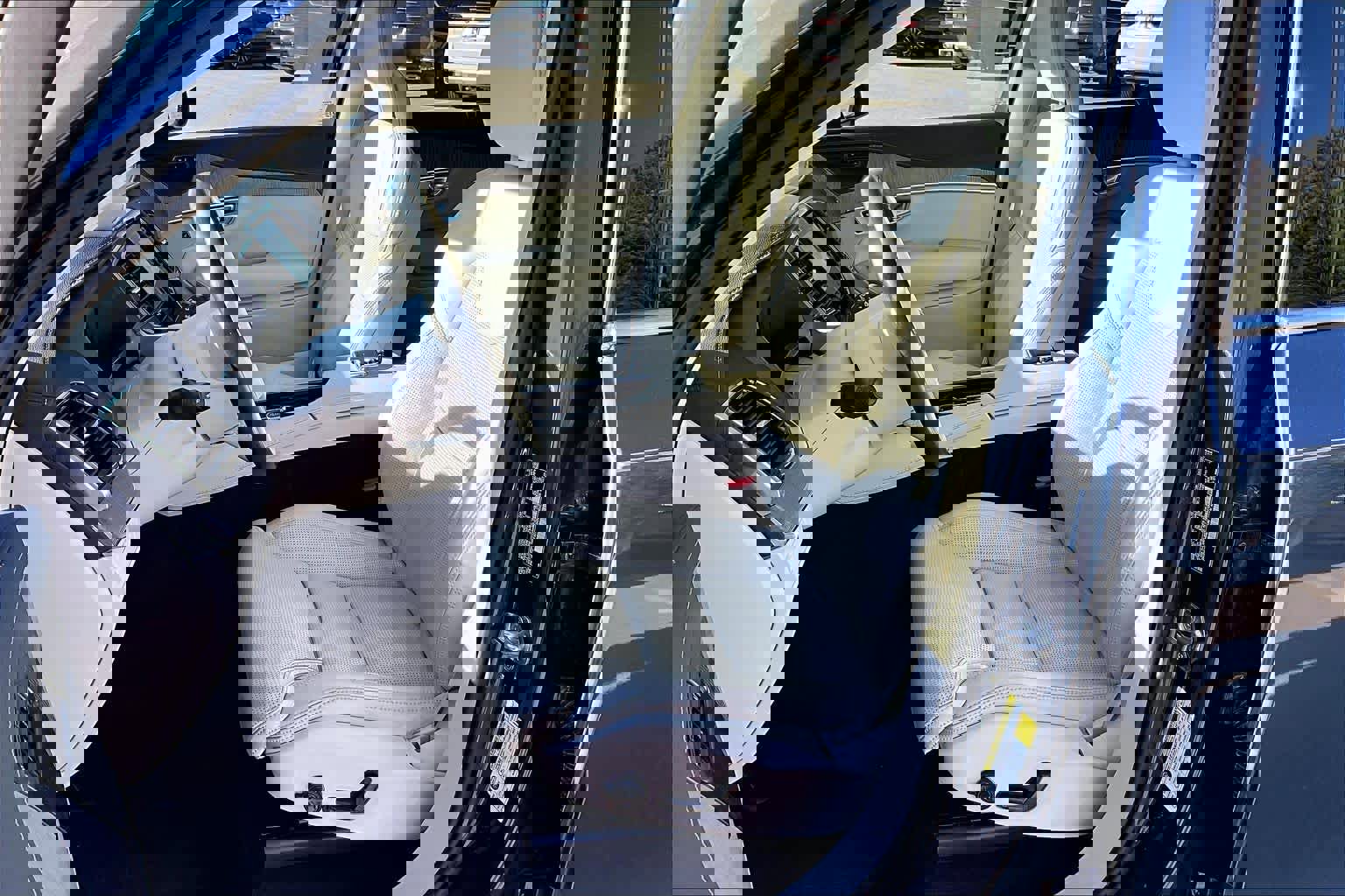 Used 2021 Volvo XC90 T8 Inscription w/ Lounge Package image 8