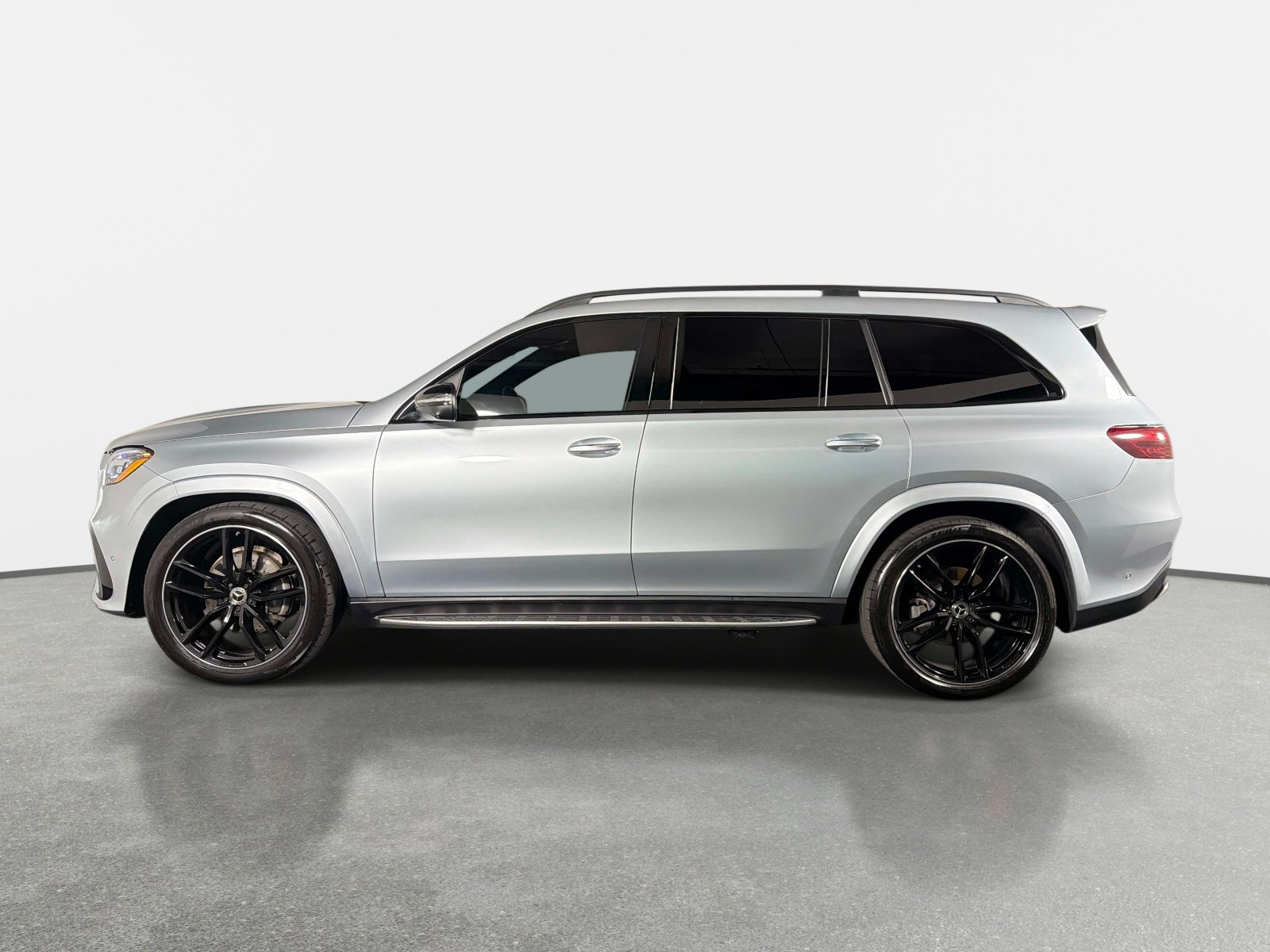 Used 2025 Mercedes-Benz GLS 580 4MATIC image 6