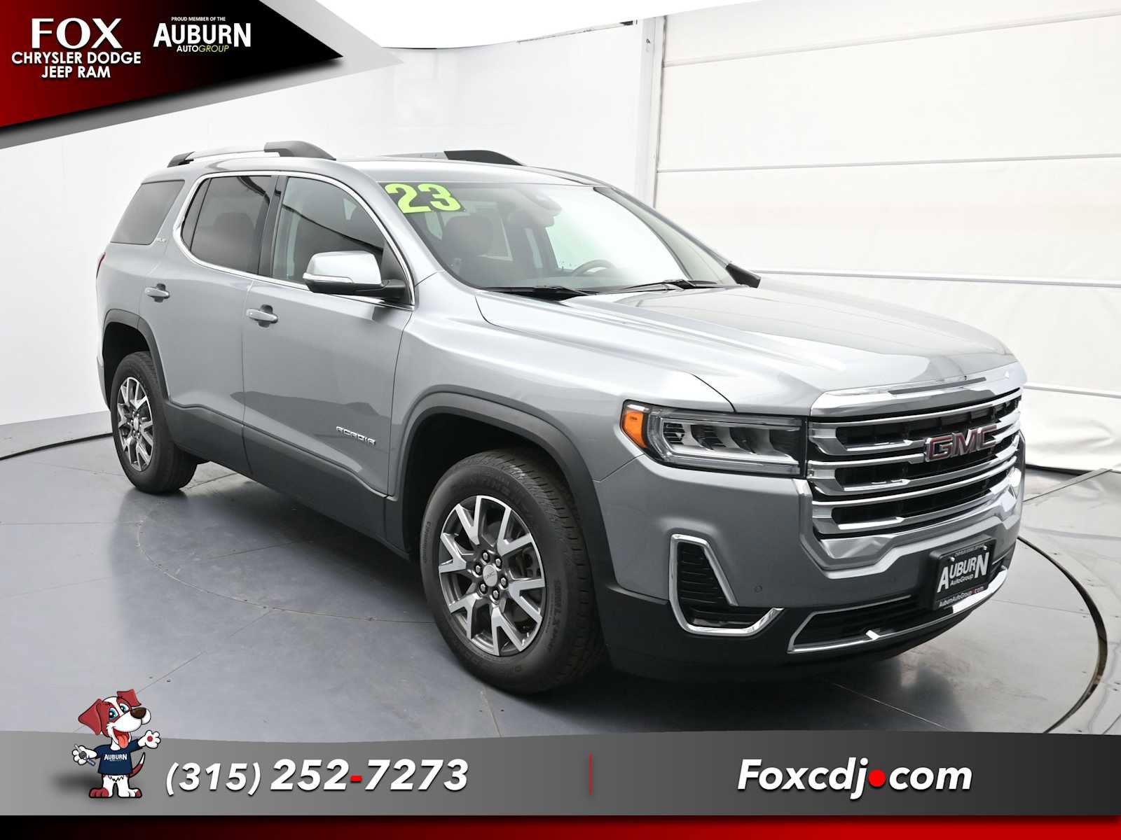 Used 2023 GMC Acadia SLE w/ Driver Convenience Package image 2