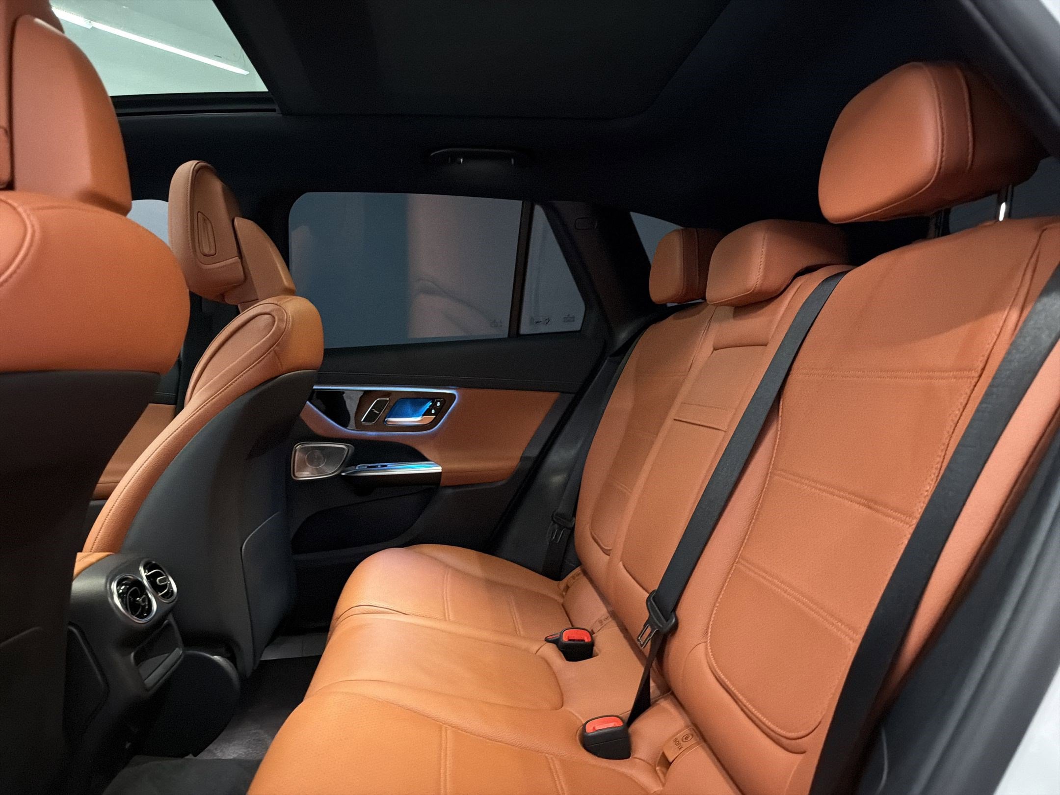 Used 2024 Mercedes-Benz GLC 300 image 27