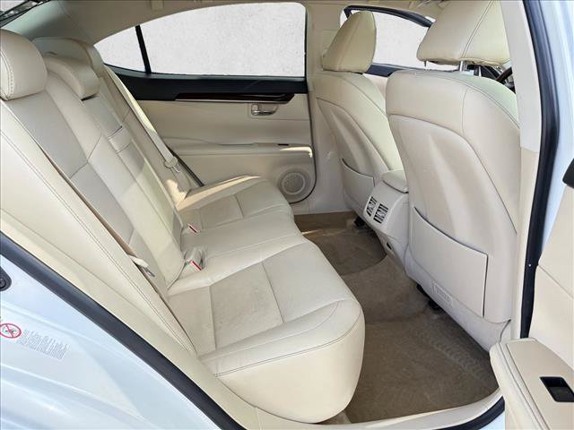 Used 2015 Lexus ES 350 w/ Luxury Package FWD image 16