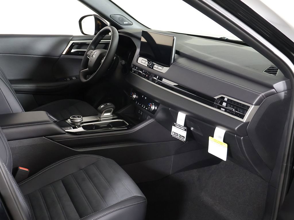 New 2026 Mitsubishi Outlander LE image 26