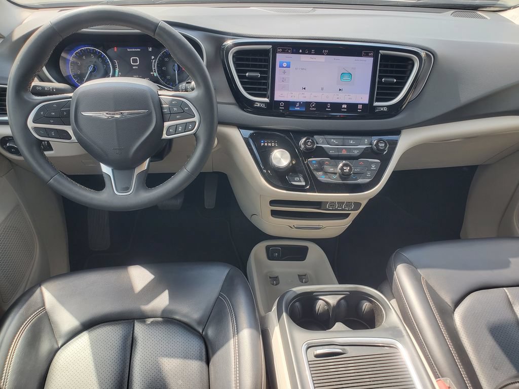 Used 2023 Chrysler Pacifica Touring-L FWD image 23