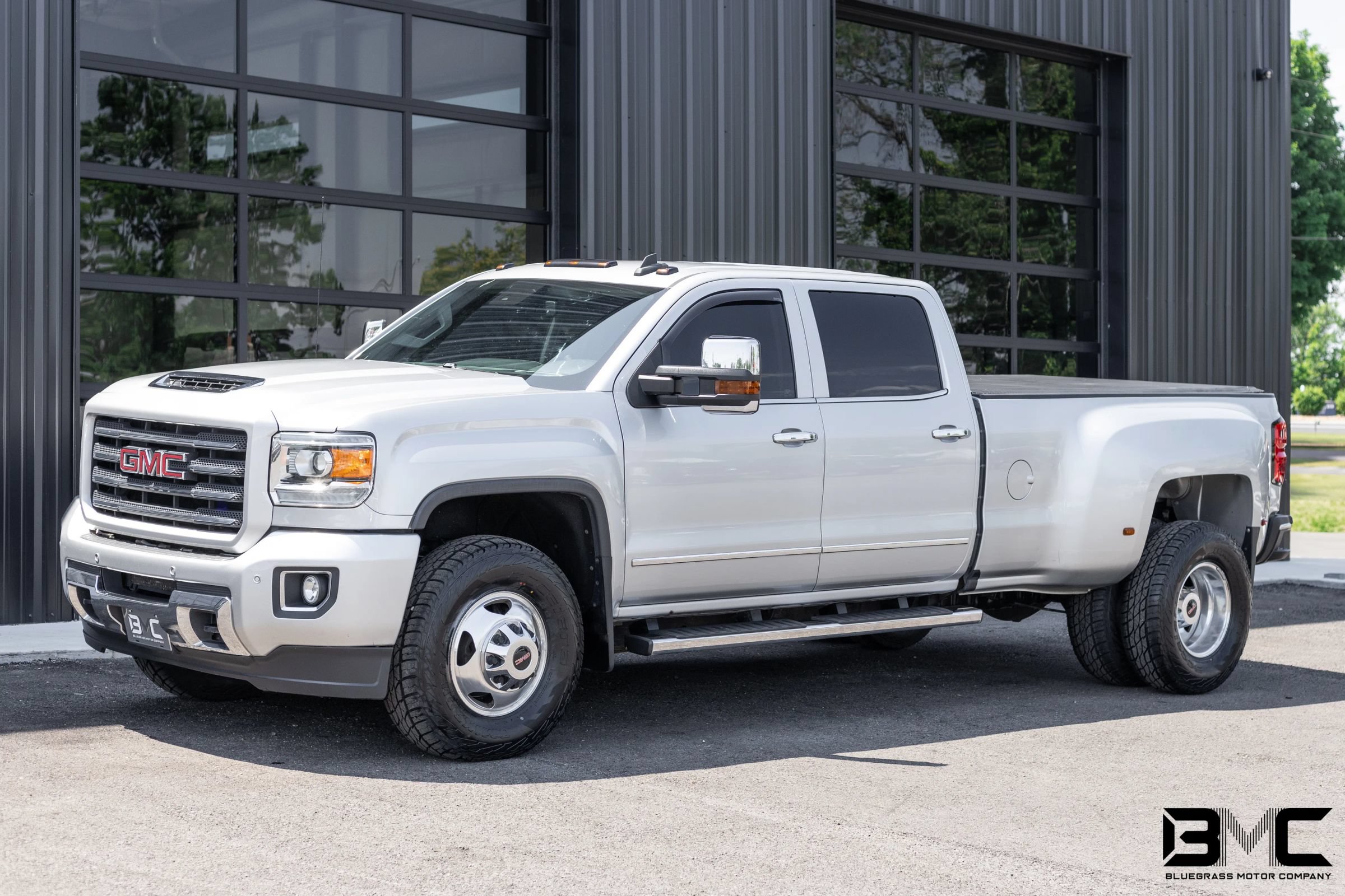 Used 2018 GMC Sierra 3500 SLT w/ Duramax Plus Package AWD/4WD image 2