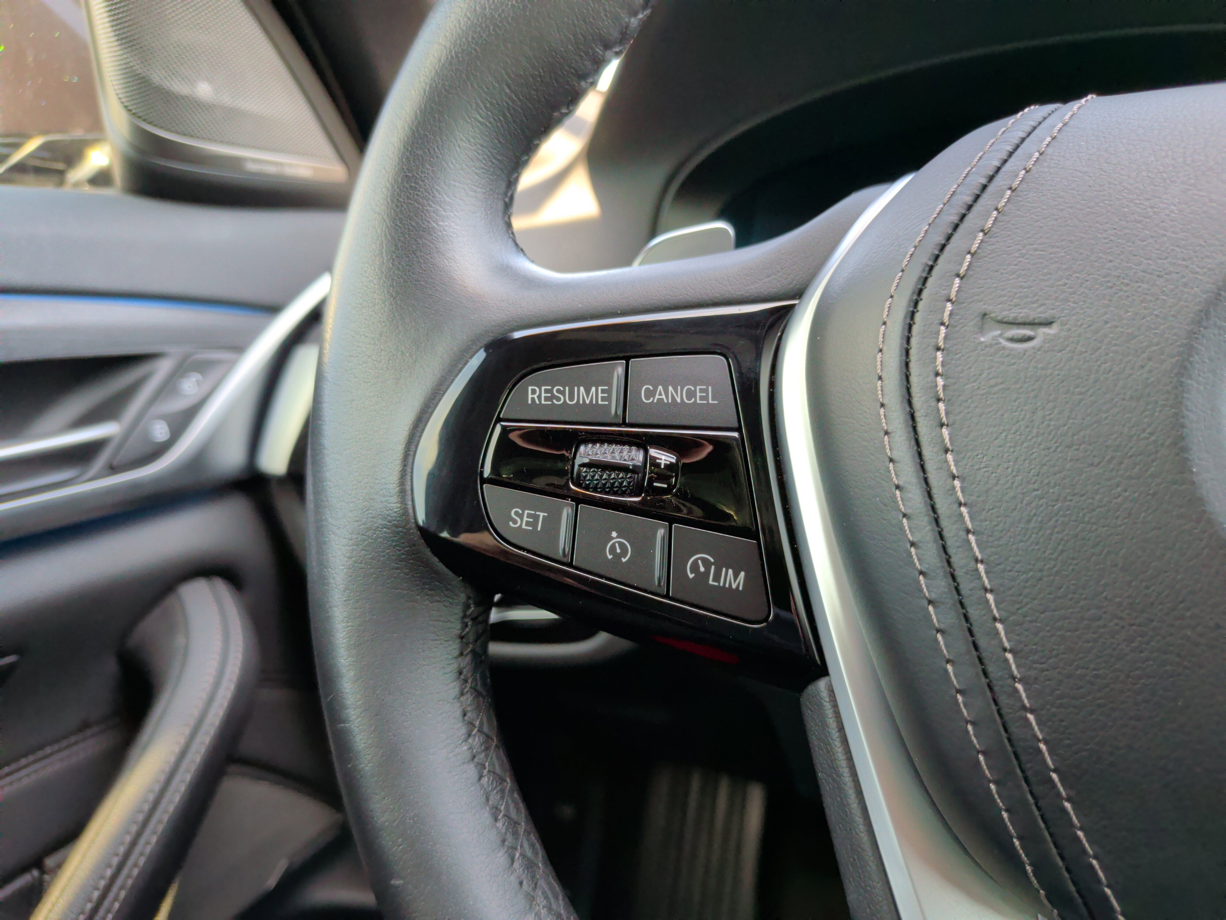 Certified 2023 BMW 530e w/ Premium Package image 24