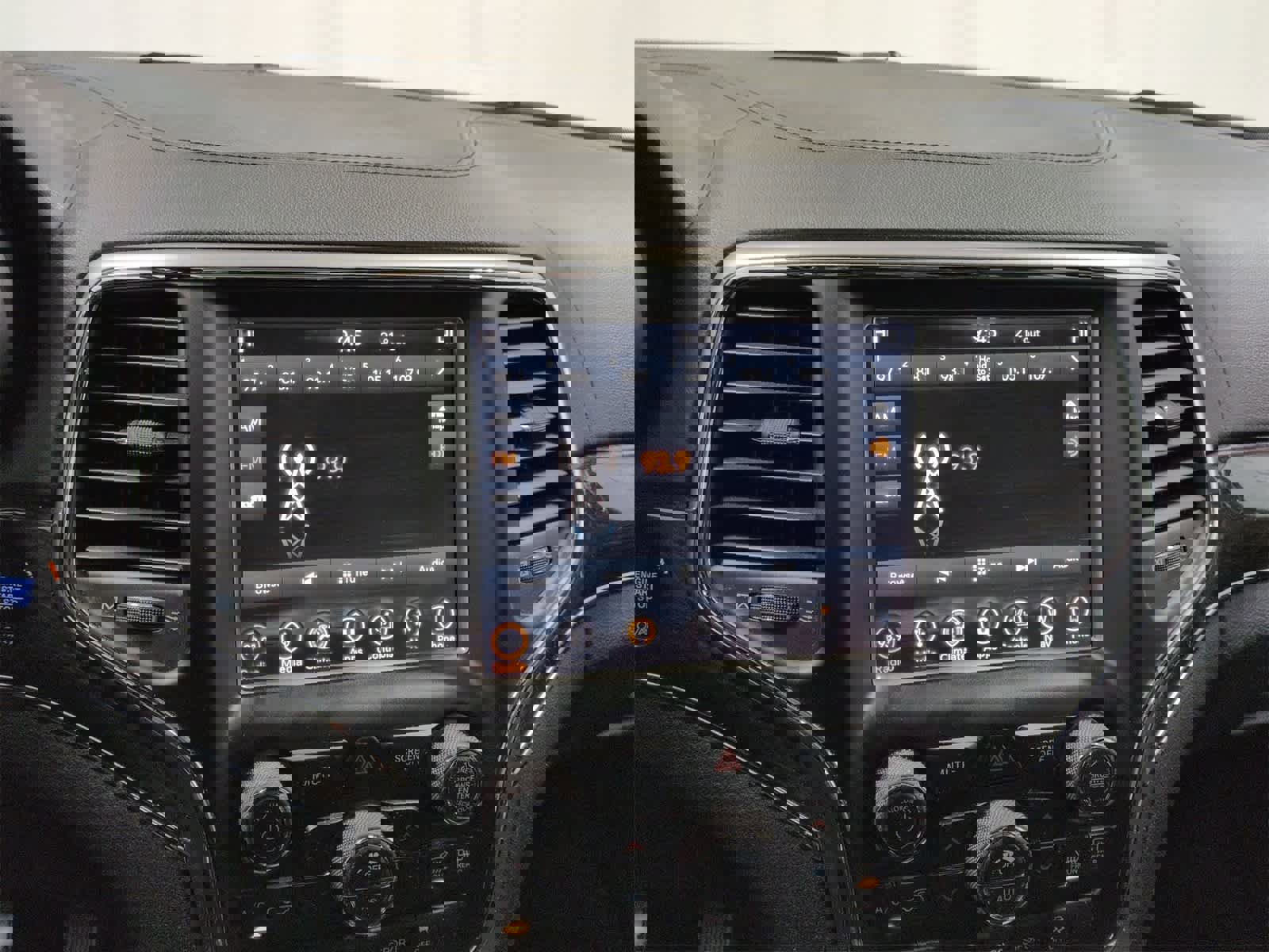 Used 2018 Jeep Grand Cherokee Overland image 30