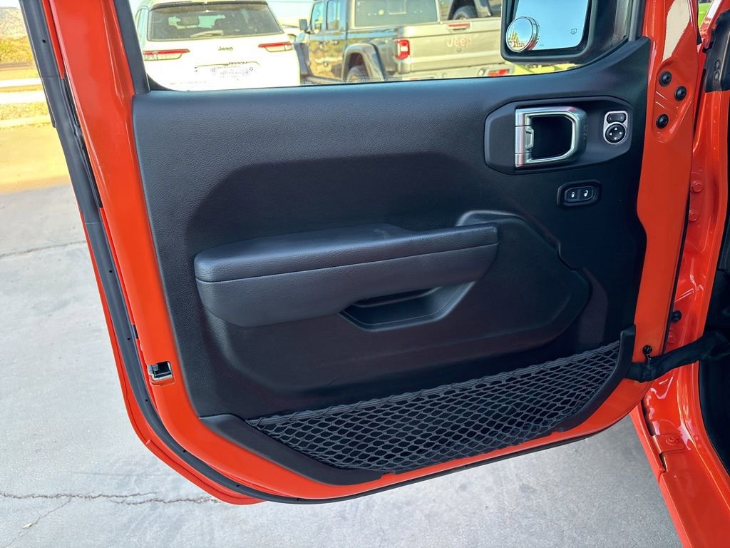 Used 2023 Jeep Gladiator Sport AWD/4WD image 13