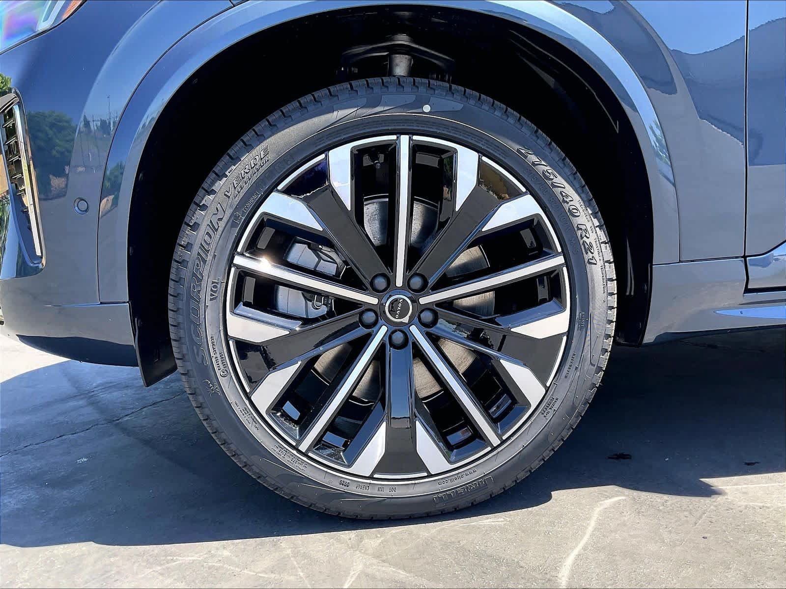 New 2026 Volvo XC90 T8 Plus w/ Protection Package AWD/4WD image 14