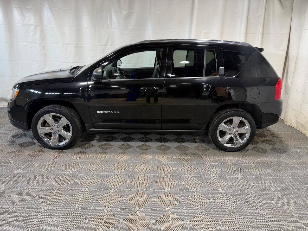 Used 2012 Jeep Compass Limited w/ Sun/Sound Group AWD/4WD image 5