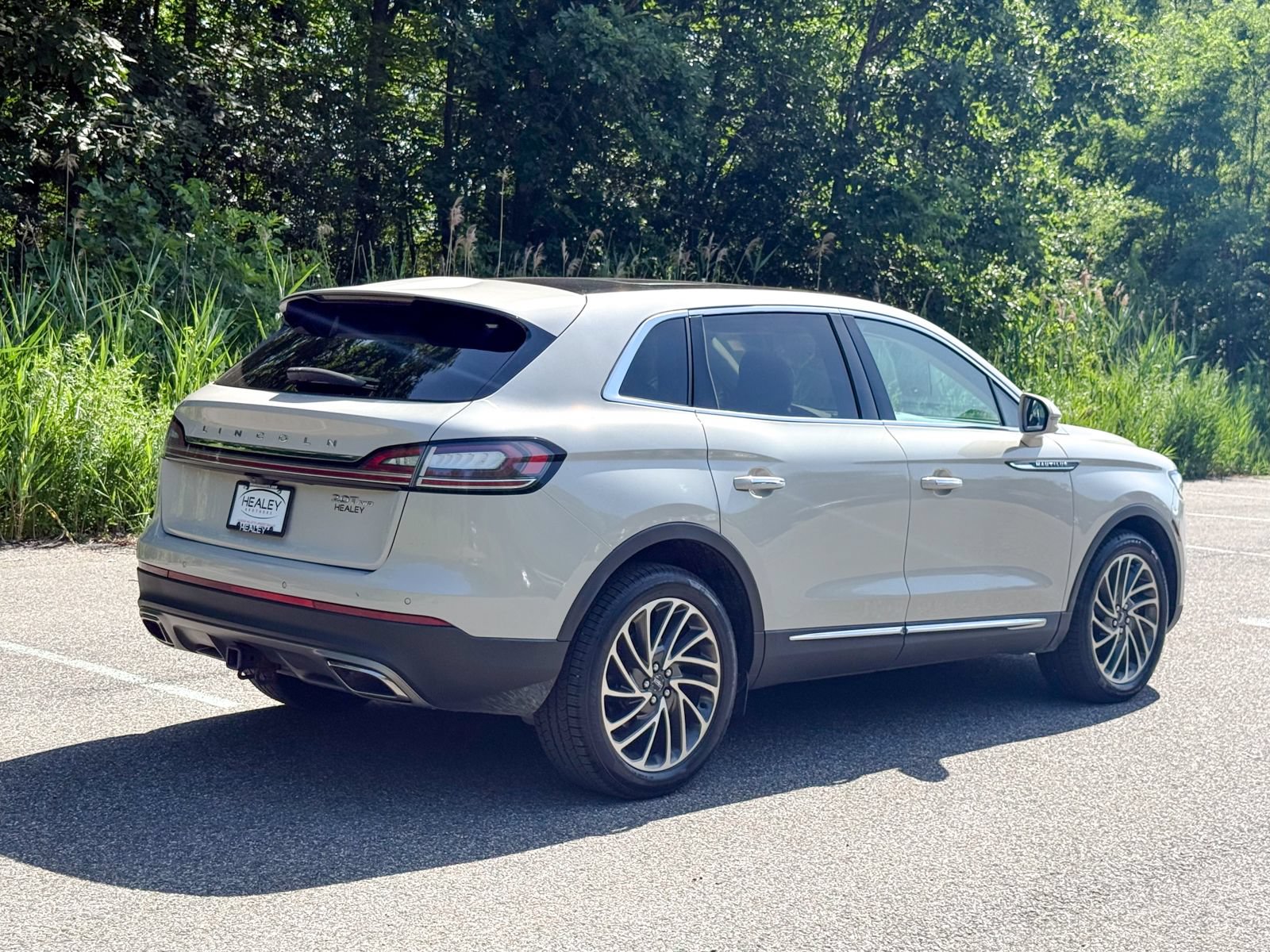 Used 2019 Lincoln Nautilus Reserve w/ Class II Trailer Tow Package AWD/4WD image 6