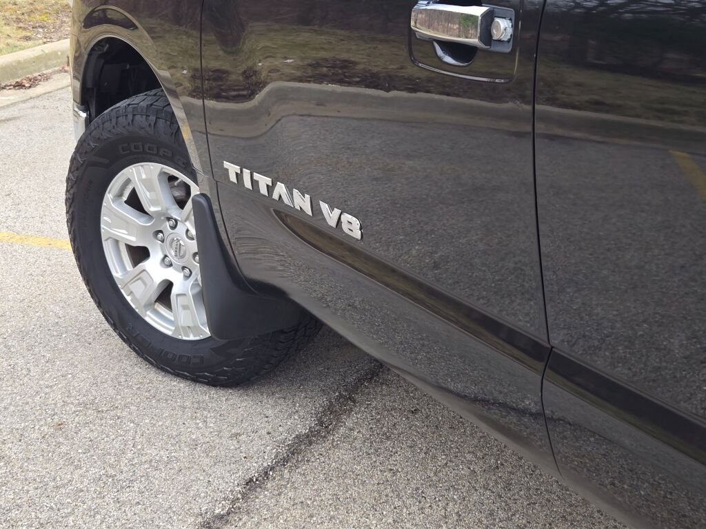 Used 2019 Nissan Titan SV image 14