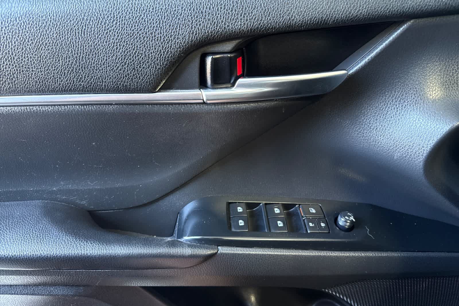 Used 2020 Toyota Camry LE w/ Preferred Accessory Package FWD image 14