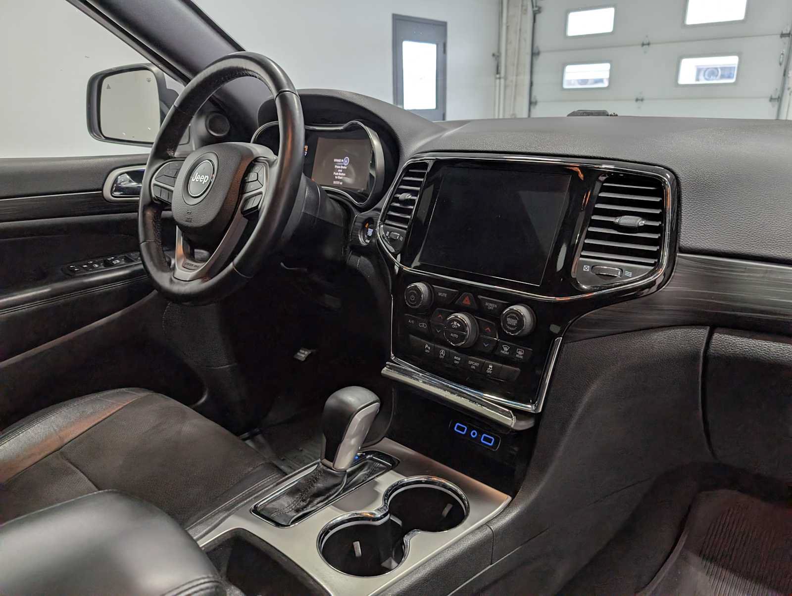 Used 2021 Jeep Grand Cherokee Laredo X AWD/4WD image 41