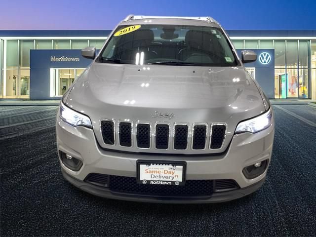 Used 2019 Jeep Cherokee Latitude Plus w/ Comfort/Convenience Group AWD/4WD image 5