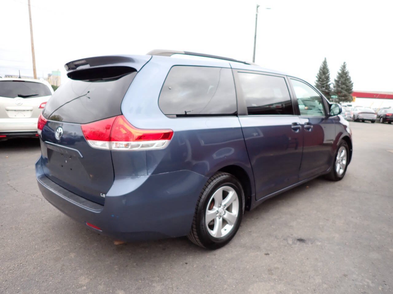 Used 2014 Toyota Sienna LE FWD image 6