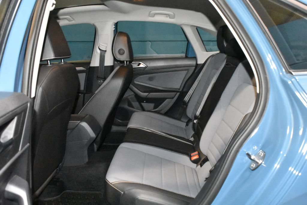 Used 2025 Volkswagen Jetta SE FWD image 21