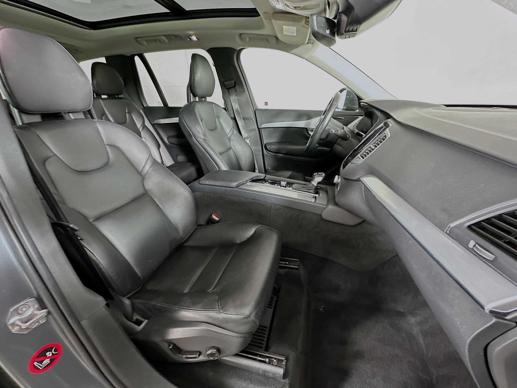 Used 2016 Volvo XC90 T5 Momentum image 30