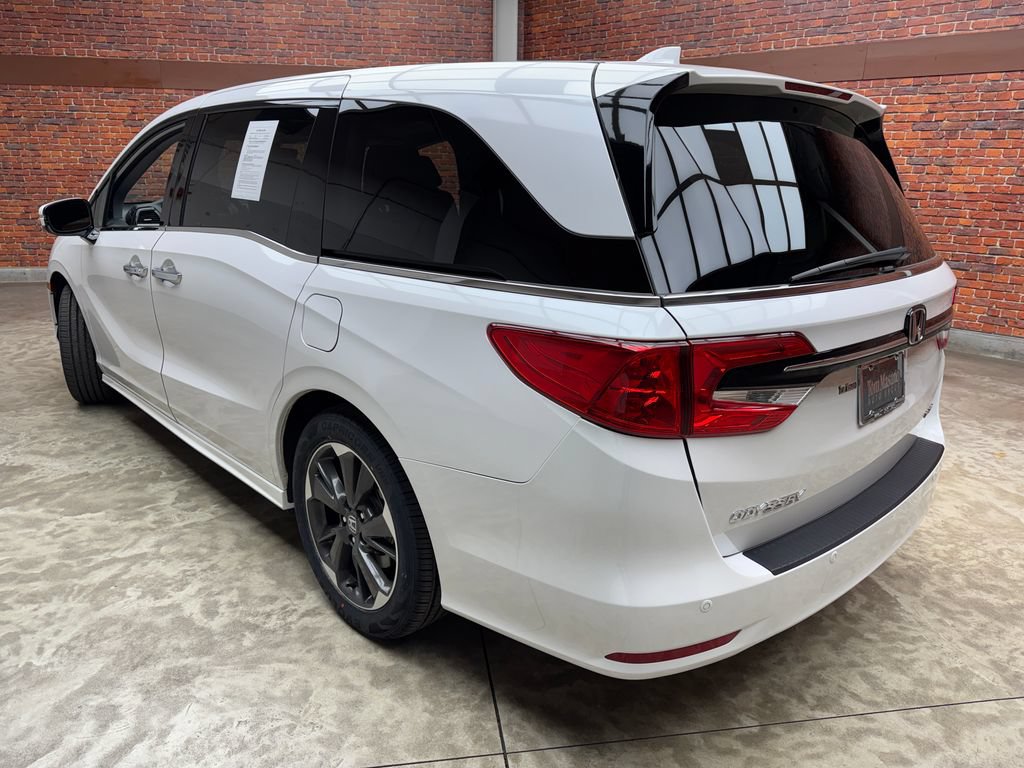 Used 2023 Honda Odyssey Elite image 2