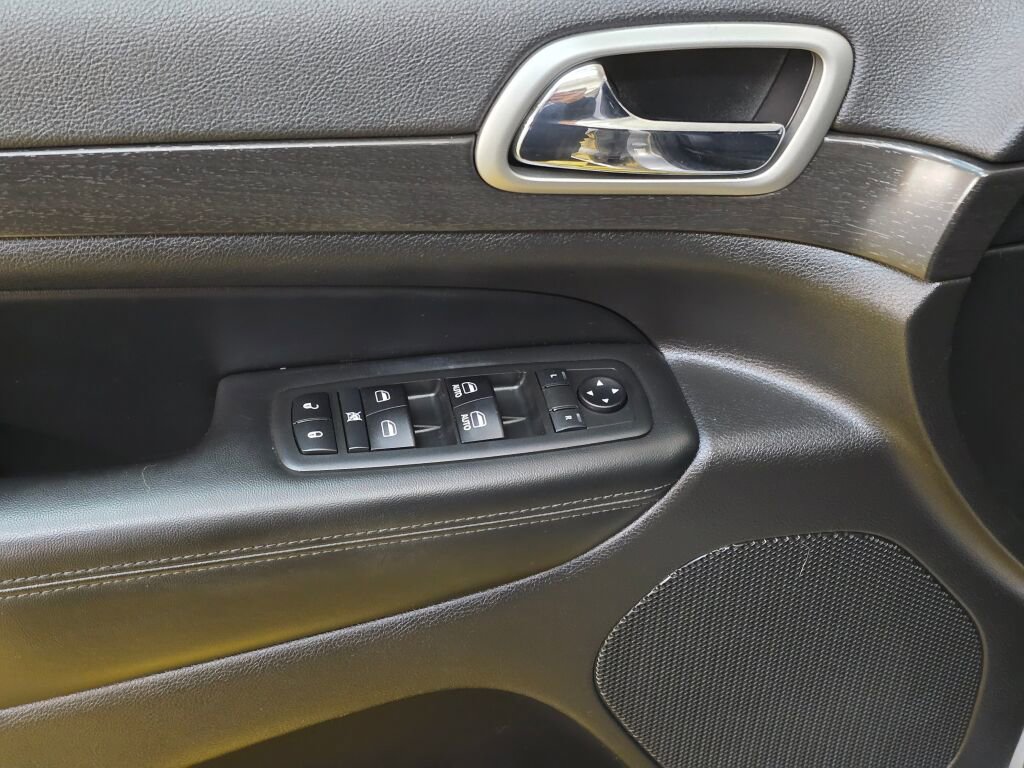 Used 2018 Jeep Grand Cherokee Altitude AWD/4WD image 22