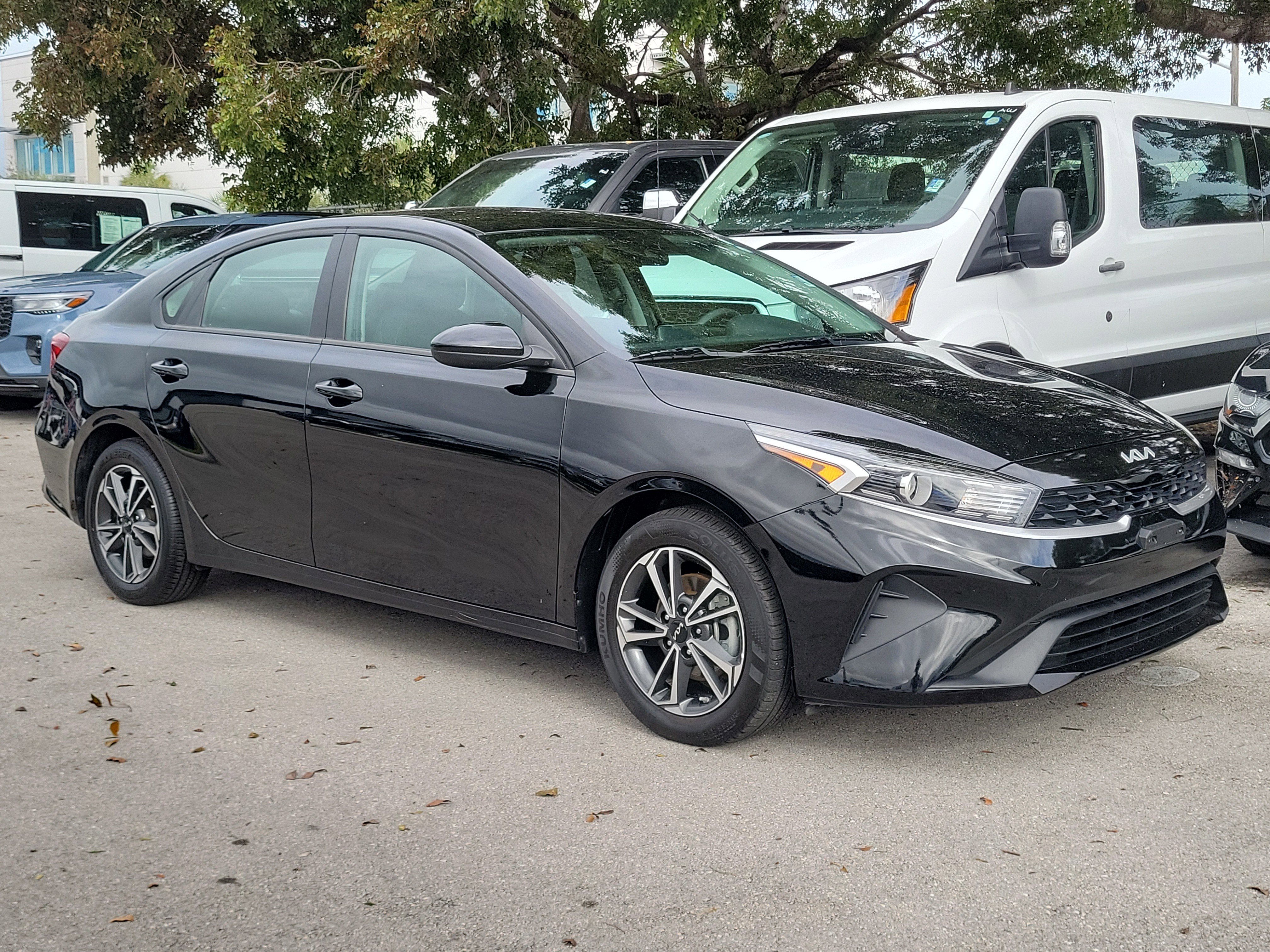 Used 2024 Kia Forte LXS image 3