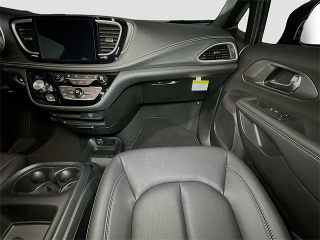 New 2026 Chrysler Pacifica Select image 25
