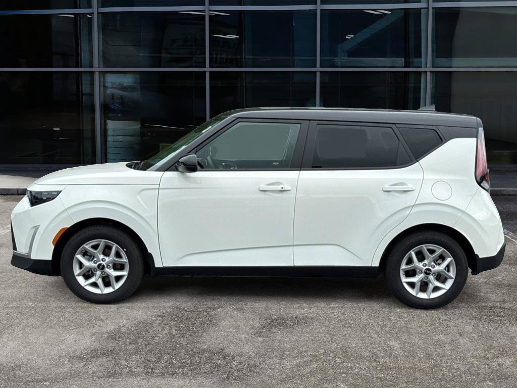Certified 2025 Kia Soul S FWD image 8