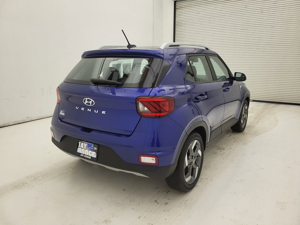 Used 2025 Hyundai Venue SEL image 13