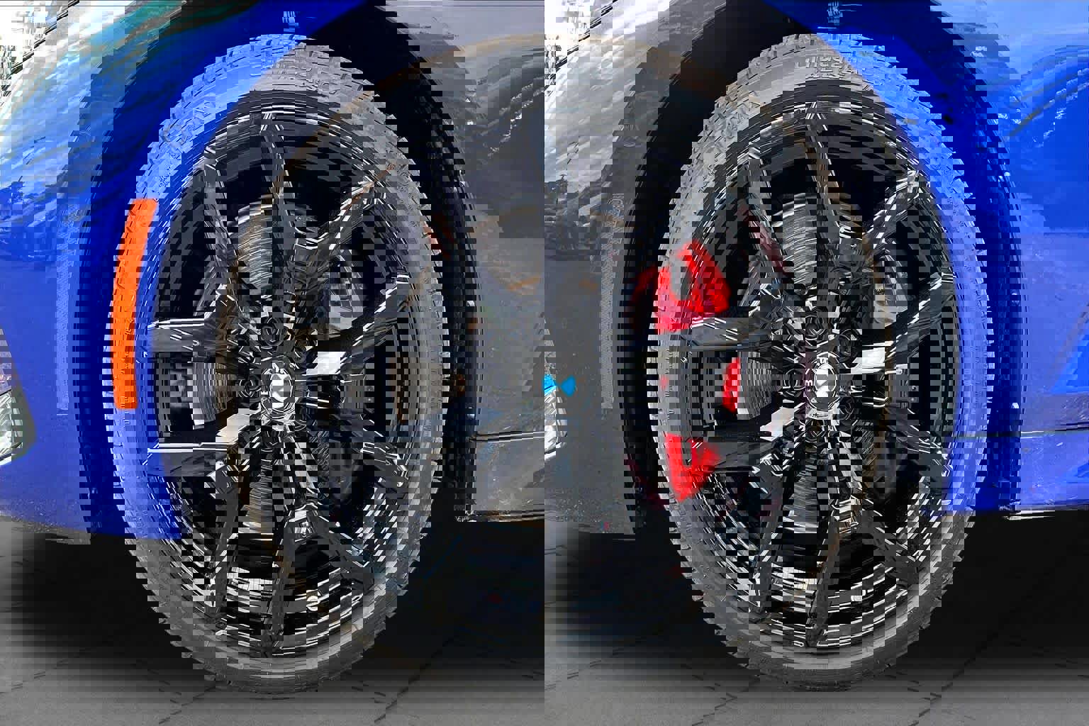 Certified 2025 BMW 330i Sedan w/ M Sport Package RWD image 10