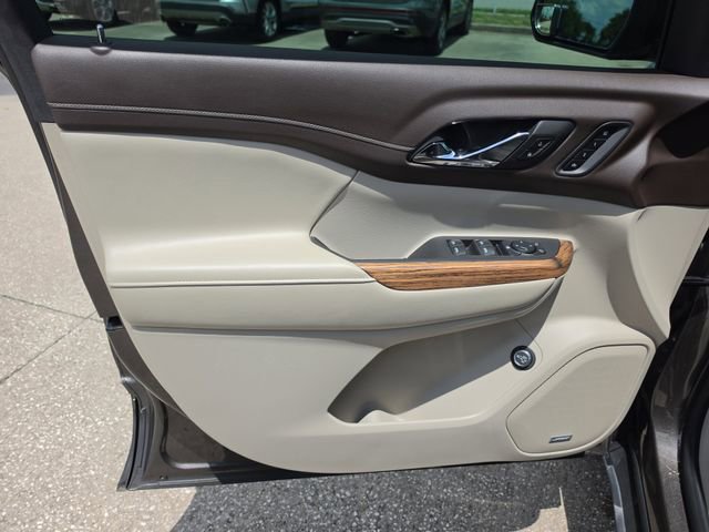 Used 2019 GMC Acadia Denali w/ Technology Package FWD image 18