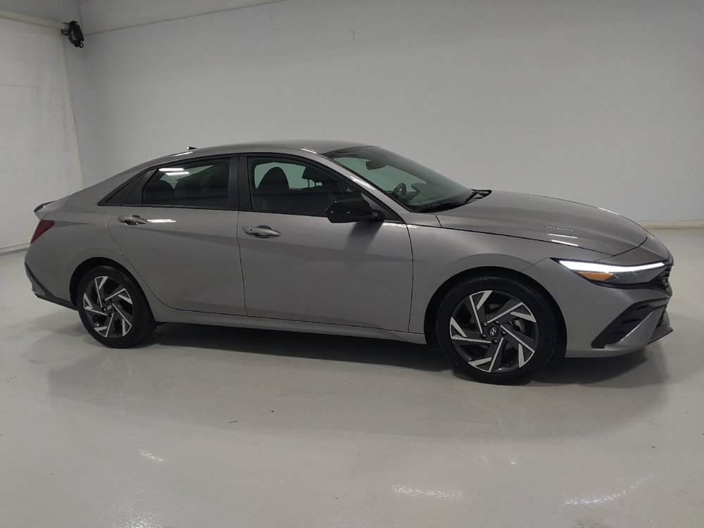 Used 2025 Hyundai Elantra Sport FWD image 11
