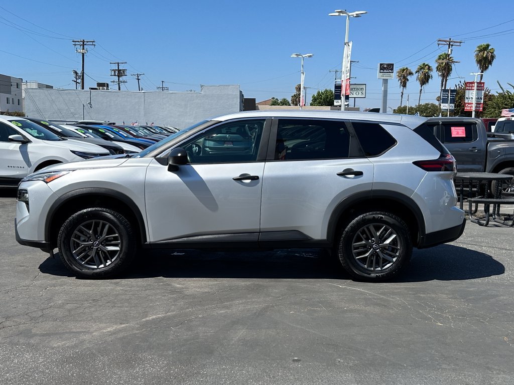 Used 2024 Nissan Rogue S FWD image 3