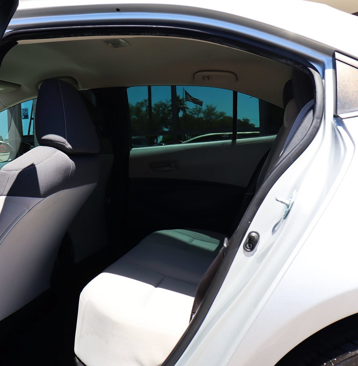 Used 2022 Toyota Corolla LE w/ Carpet Mat Package (TMS) FWD image 32