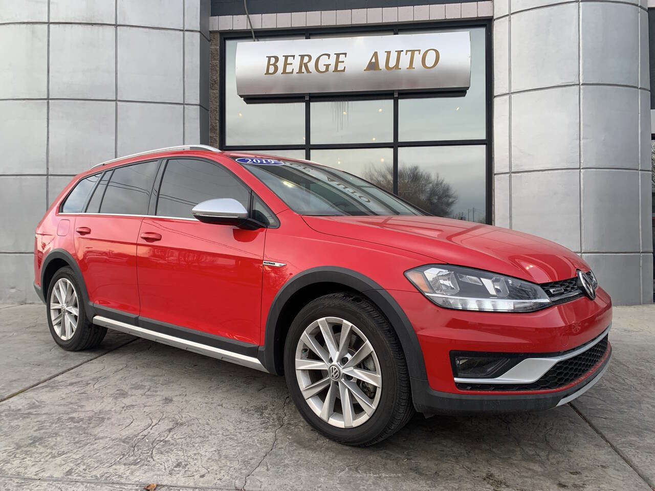 Used 2019 Volkswagen Golf Alltrack SE image 1