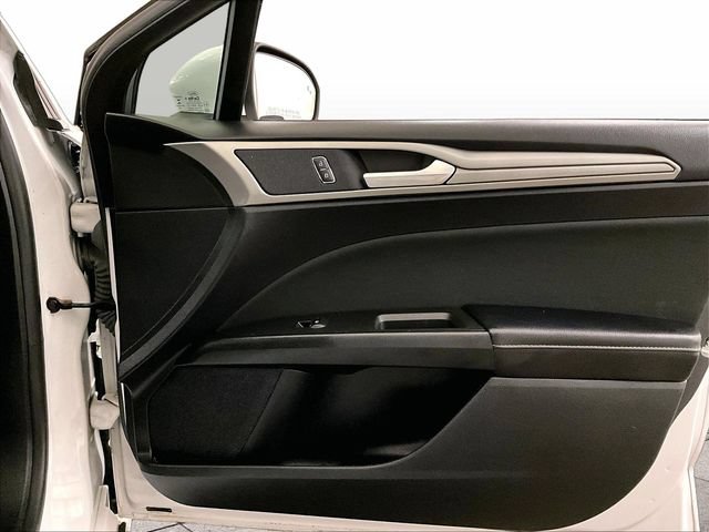 Used 2020 Ford Fusion SE FWD image 23