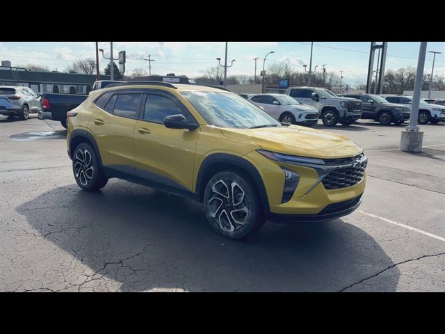 Certified 2025 Chevrolet Trax RS w/ Sunroof Package image 2