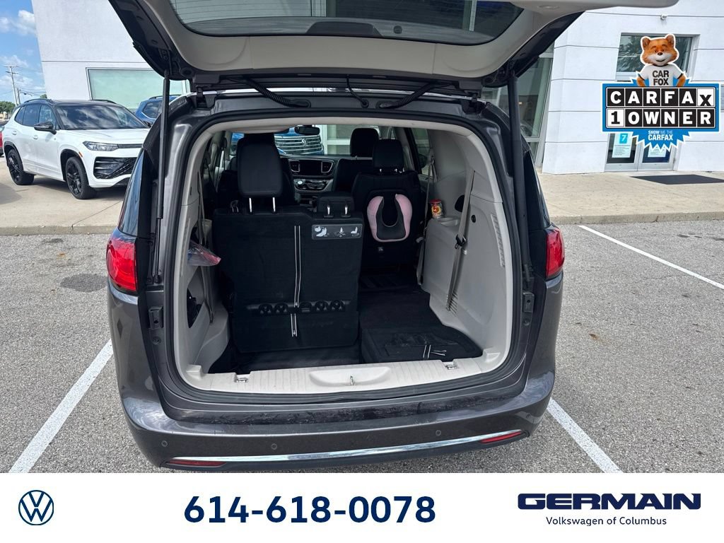 Used 2018 Chrysler Pacifica Touring-L FWD image 6