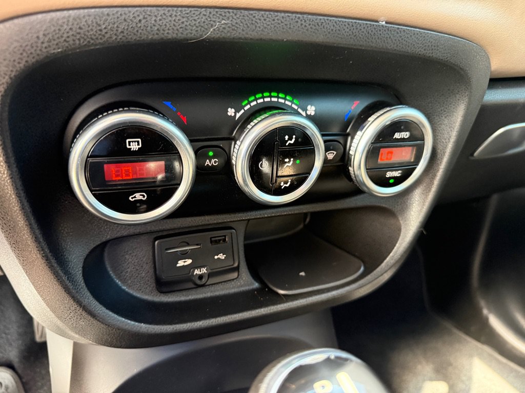 Used 2014 FIAT 500L Lounge FWD image 25