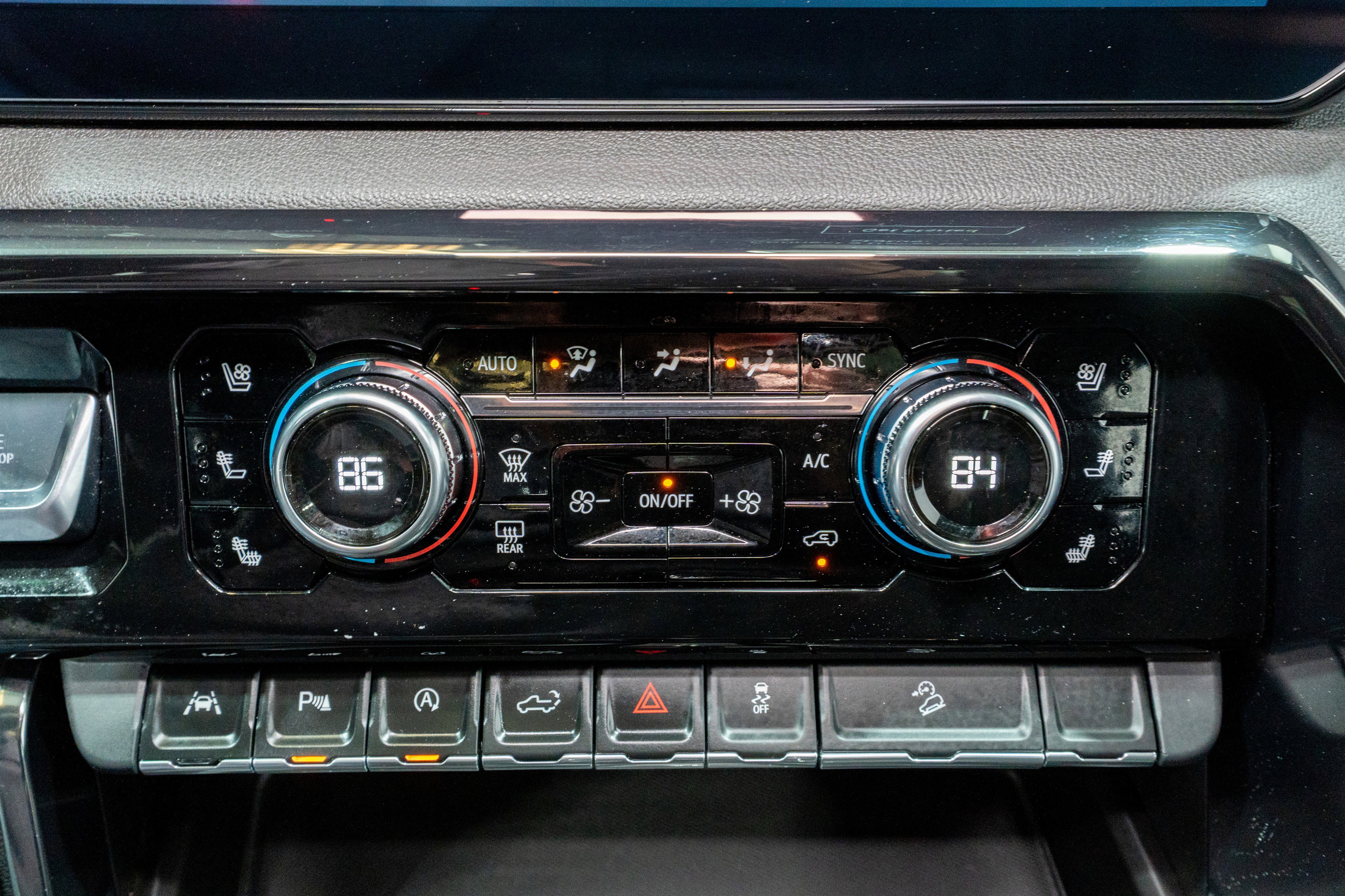 Used 2024 GMC Sierra 1500 AT4 w/ Technology Package image 26