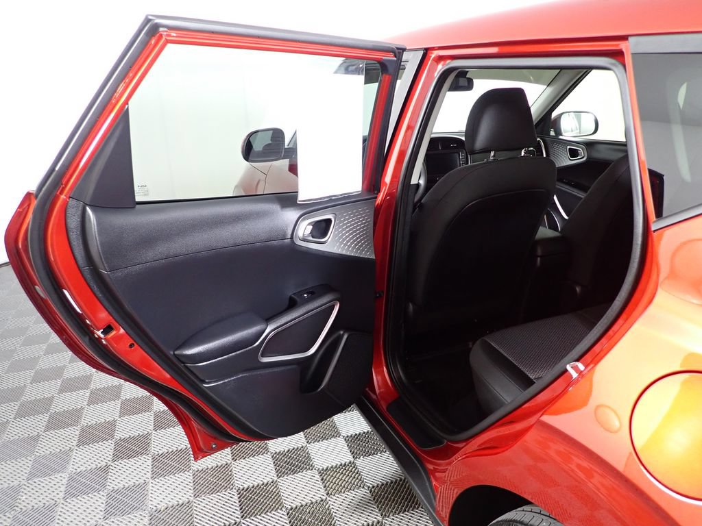 Used 2025 Kia Soul LX FWD image 28