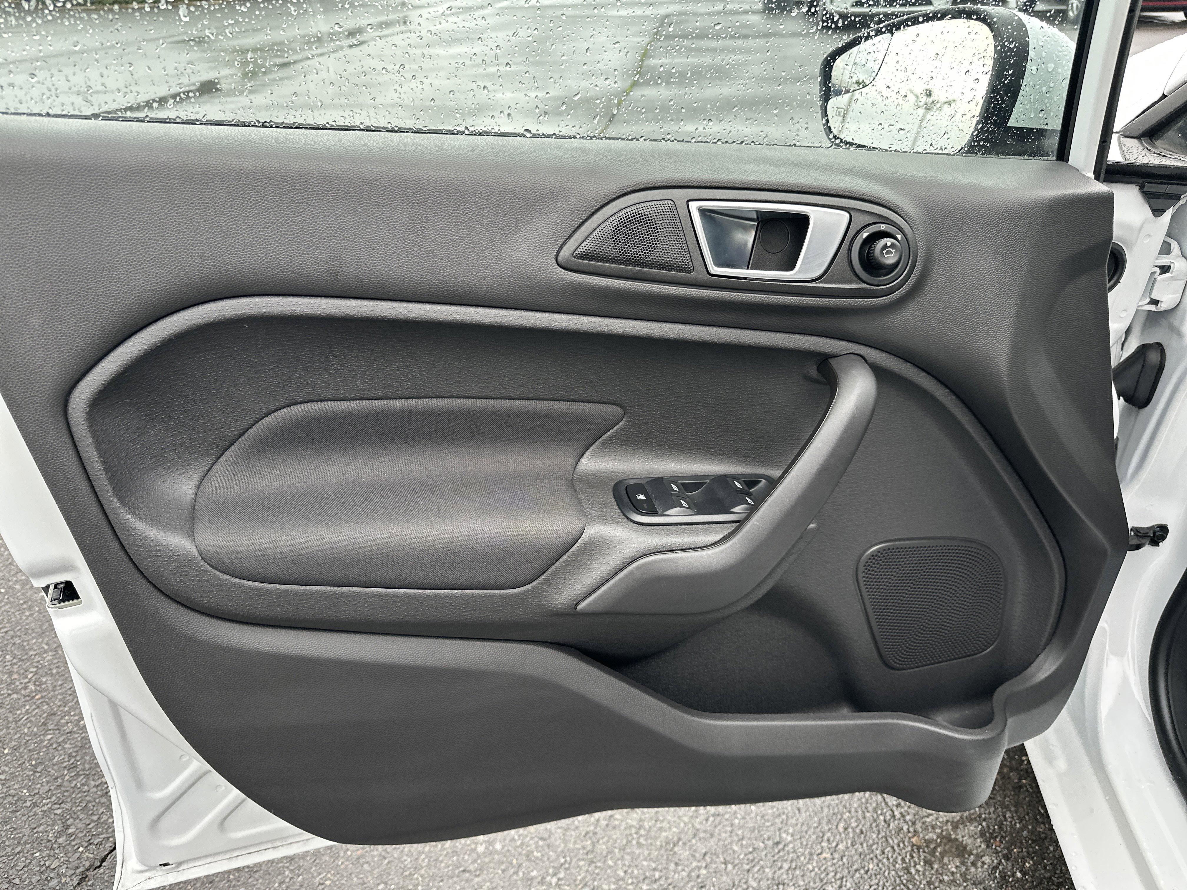 Used 2016 Ford Fiesta SE w/ Cold Weather Package FWD image 12