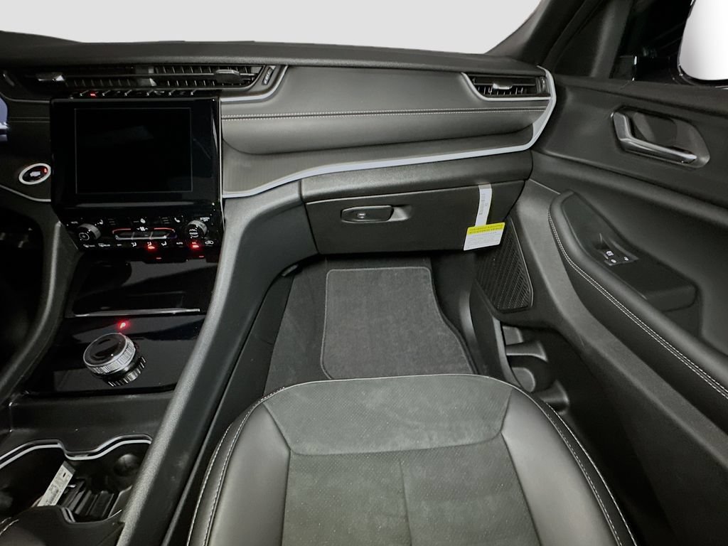 New 2025 Jeep Grand Cherokee L Altitude AWD/4WD image 30