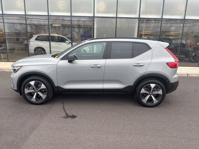 Certified 2025 Volvo XC40 B5 Plus image 2