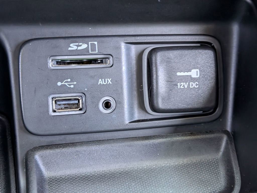 Used 2016 Jeep Cherokee Latitude w/ Cold Weather Group image 32