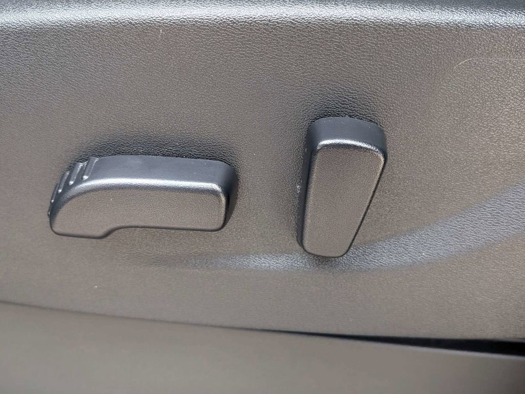 Used 2024 Nissan Frontier SL w/ Technology Package image 17