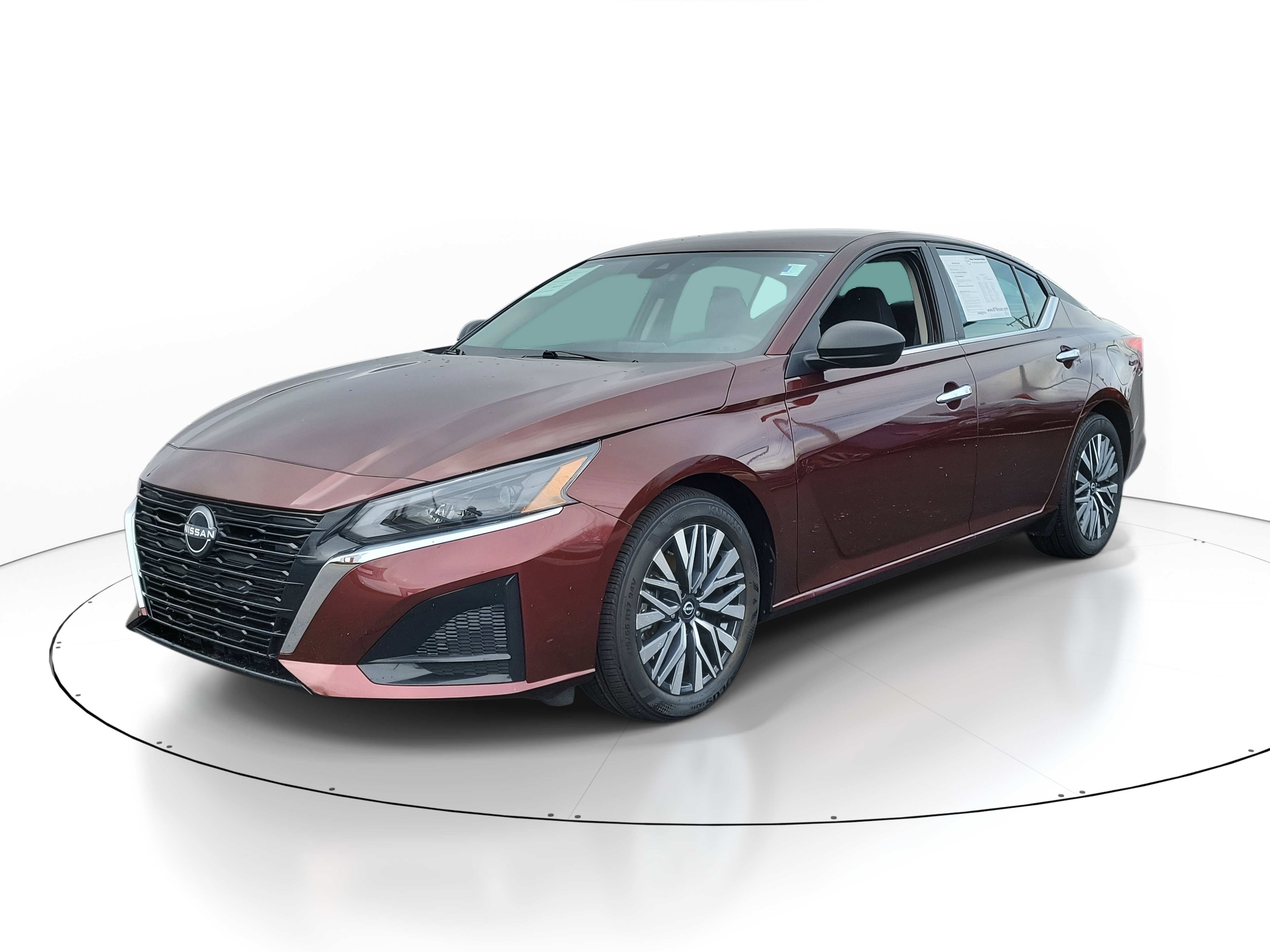 Used 2025 Nissan Altima 2.5 SV FWD image 2