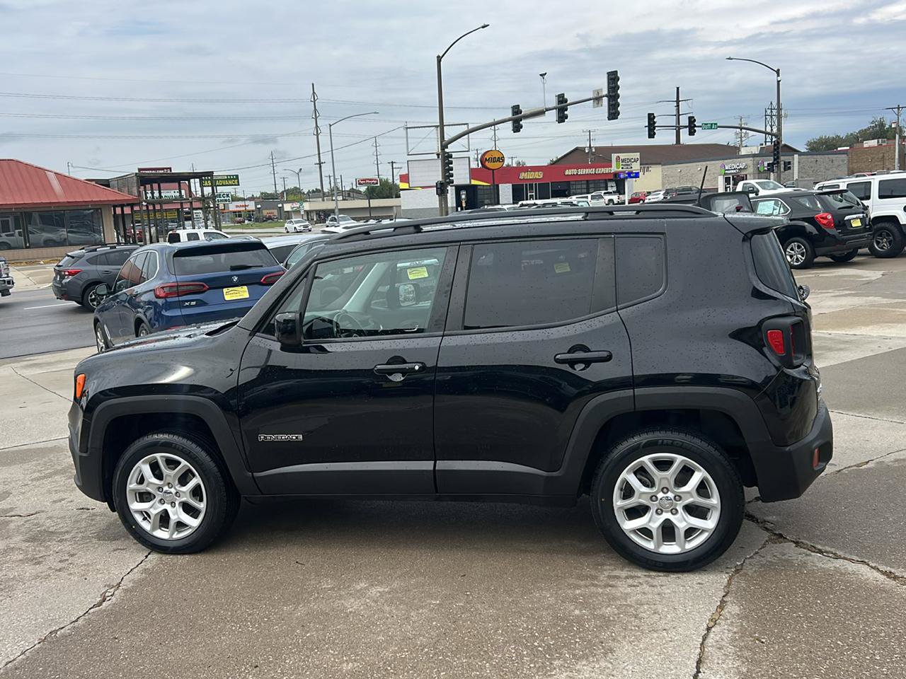 Used 2018 Jeep Renegade Latitude w/ Cold Weather Group AWD/4WD image 6