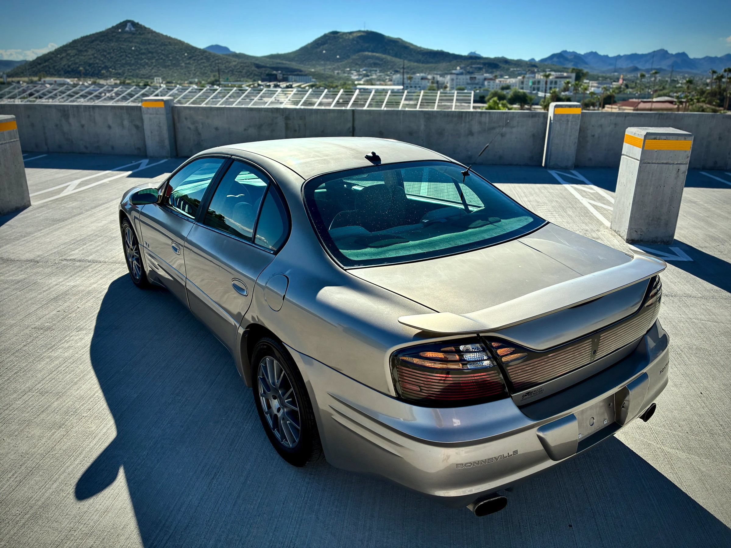 Used 2003 Pontiac Bonneville SLE FWD image 9