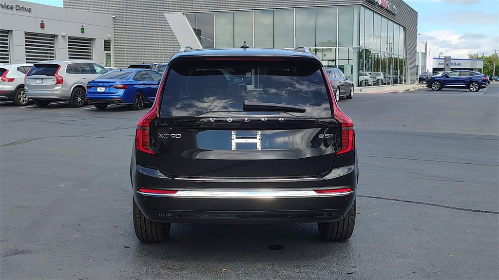 New 2026 Volvo XC90 B5 Core w/ Protection Package Premier image 33