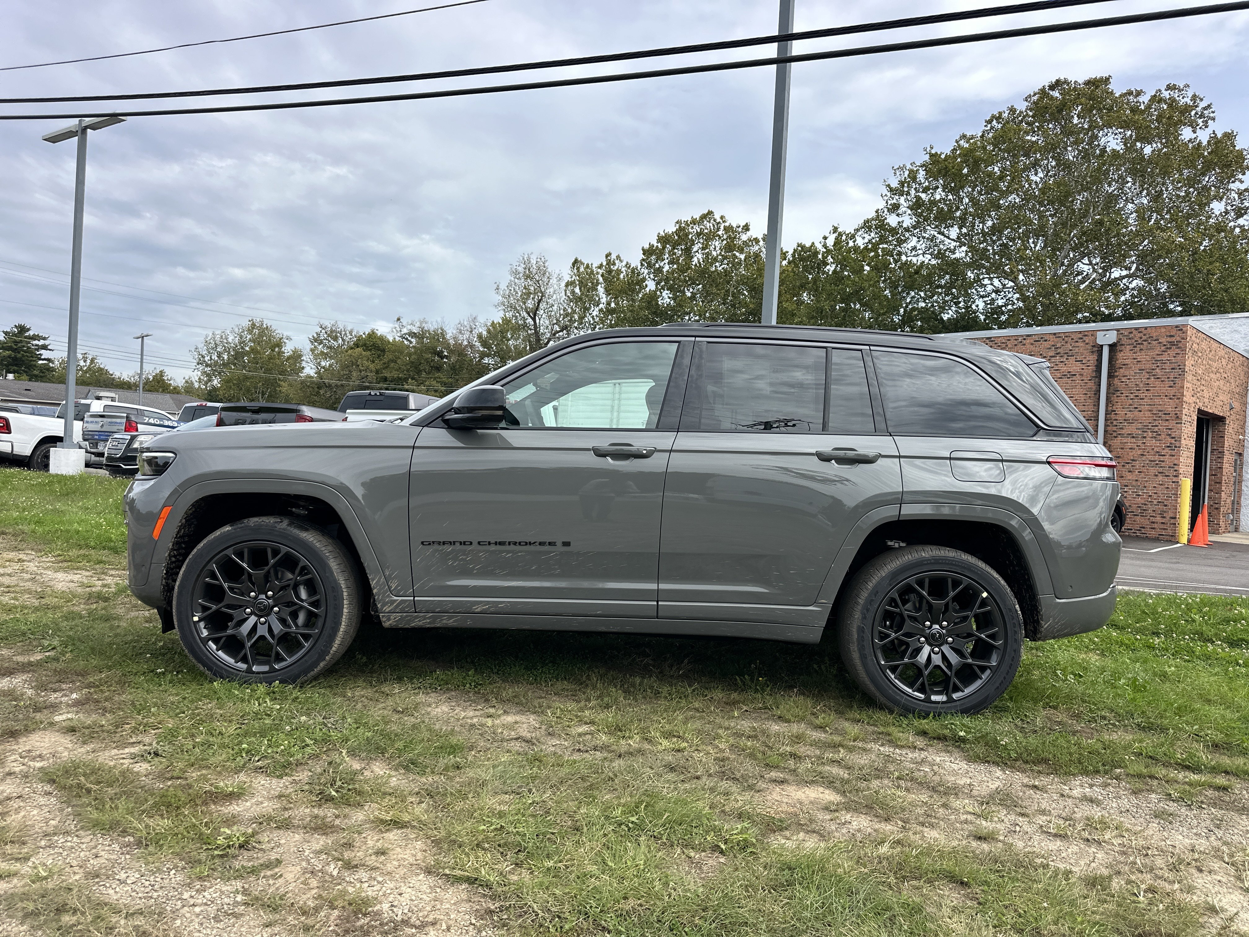 New 2027 Jeep Grand Cherokee Summit AWD/4WD image 24