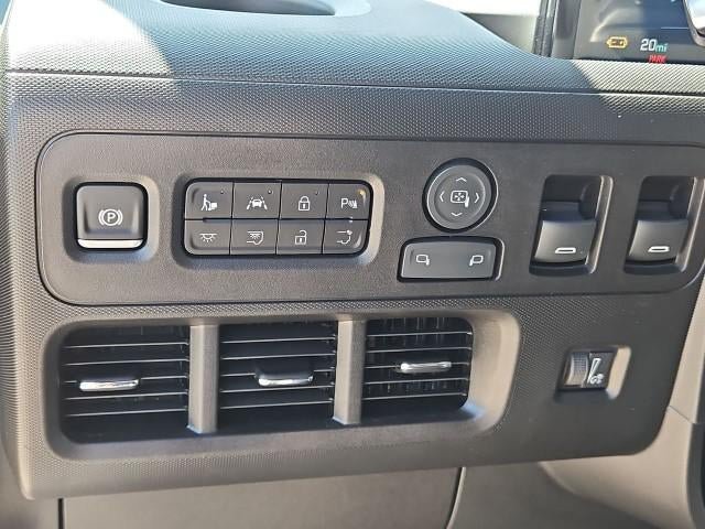 New 2025 Chevrolet Brightdrop 400 w/ Power Door Package AWD/4WD image 18